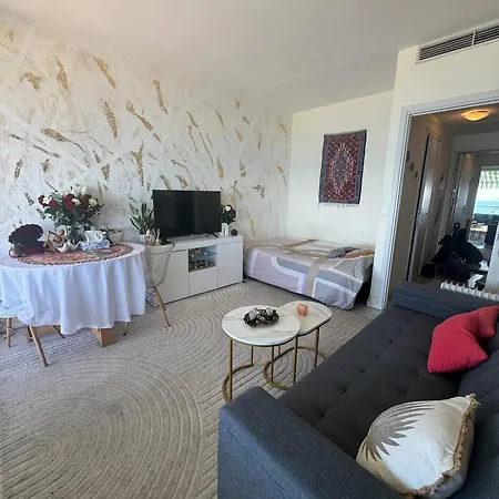 Charming With Ocean Views In Nice, France Apartament